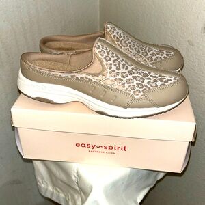 Brand New Women’s Easy Spirit Travel Time 504 Taupe Size 8